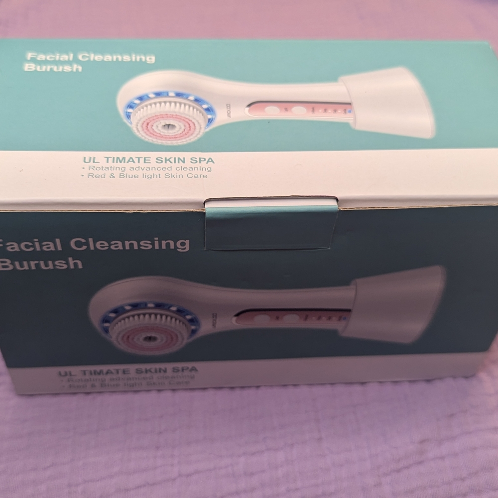 Facial Cleansing Brush - White
